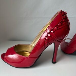 Delicious Red High-Heeled Pumps